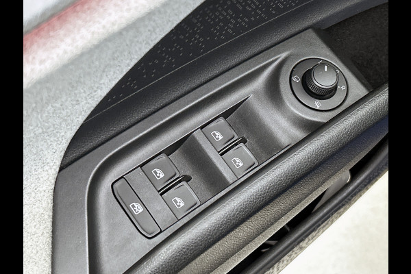 Škoda ENYAQ iV 80 150KW / 82KWh Lounge / Navigatie /  Pdc+Camera / 1/2 Leder / Carlpay-Android / Airco-ecc./ Xenon / Apk Nieuw