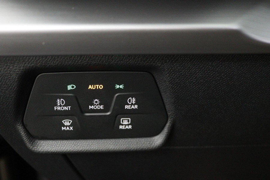 Seat Leon Sportstourer 1.5 eTSI FR Launch Edition (PANORAMADAK, STUUR/STOELVERWARMING, CAMERA, DIGITALE COCKPIT, CRUISE ADAPTIEF)