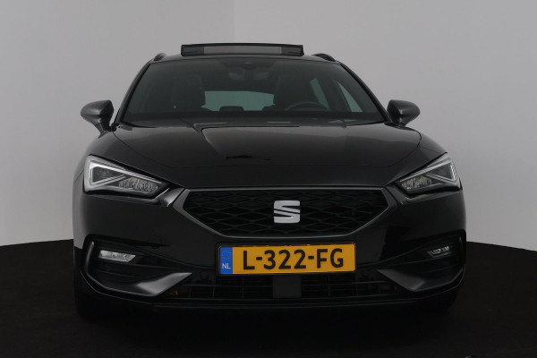 Seat Leon Sportstourer 1.5 eTSI FR Launch Edition (PANORAMADAK, STUUR/STOELVERWARMING, CAMERA, DIGITALE COCKPIT, CRUISE ADAPTIEF)