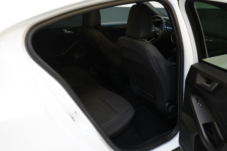 Ford Focus 1.5 EcoBoost 150pk Active X Business | Carplay | Stoelverwarming | Navigatie | Achteruitrijcamera