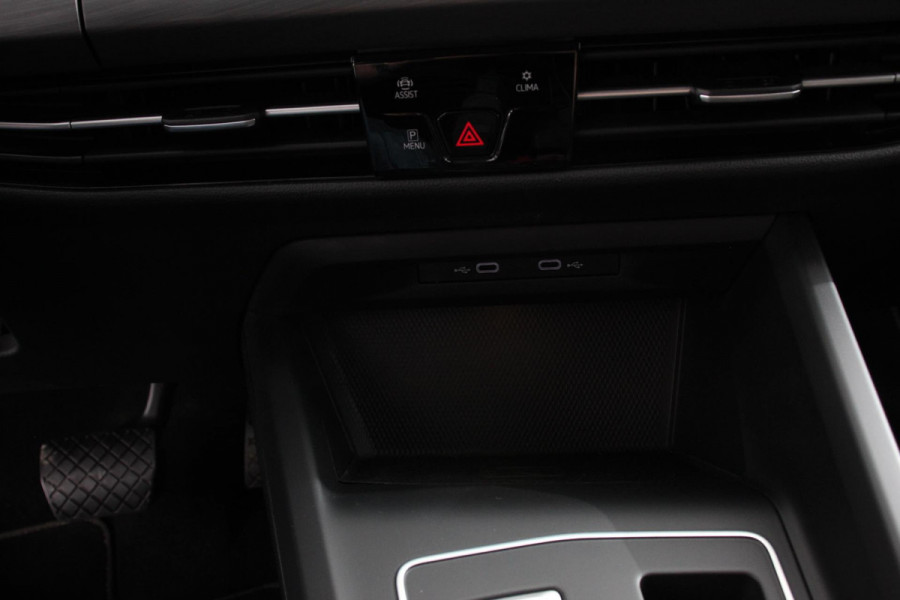 Volkswagen Golf 1.0 eTSI Variant Style DSG Navigatie | Climate Control | Adaptive Cruise Control | Lane Assist | Privacy Glass | Stoel/Stuurverwarming | LED | PDC V+A | Camera | Electrisch bedienbare Achterklep