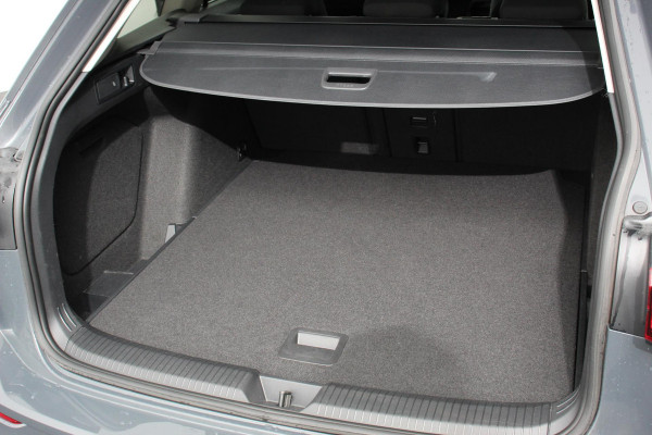 Volkswagen Golf 1.0 eTSI Variant Style DSG Navigatie | Climate Control | Adaptive Cruise Control | Lane Assist | Privacy Glass | Stoel/Stuurverwarming | LED | PDC V+A | Camera | Electrisch bedienbare Achterklep