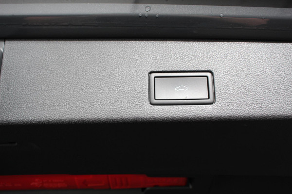 Volkswagen Golf 1.0 eTSI Variant Style DSG Navigatie | Climate Control | Adaptive Cruise Control | Lane Assist | Privacy Glass | Stoel/Stuurverwarming | LED | PDC V+A | Camera | Electrisch bedienbare Achterklep