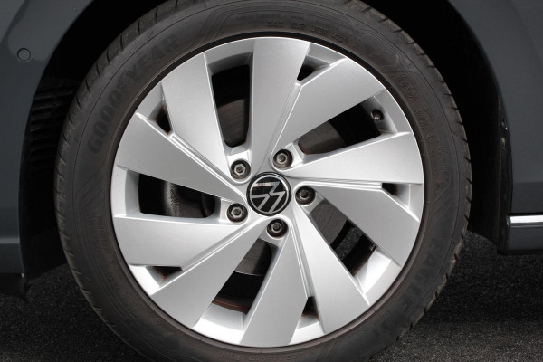 Volkswagen Golf 1.0 eTSI Variant Style DSG Navigatie | Climate Control | Adaptive Cruise Control | Lane Assist | Privacy Glass | Stoel/Stuurverwarming | LED | PDC V+A | Camera | Electrisch bedienbare Achterklep