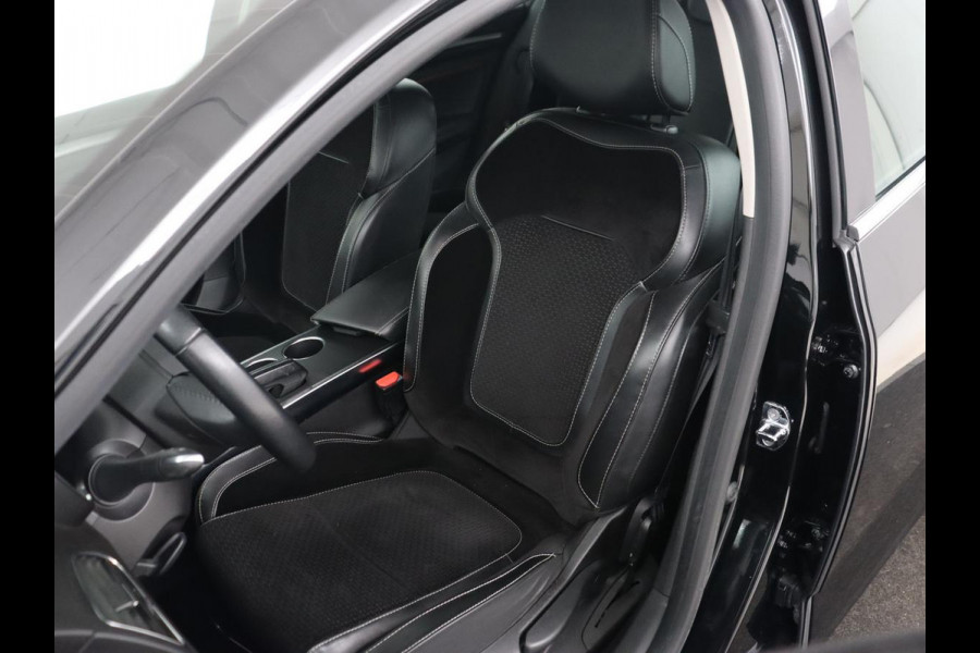 Renault Mégane 1.5 dCi Limited | Camera | Navigatie | Half leder | Climate control | Dodehoek detectie | Keyless | Cruise control | Parkeerhulp