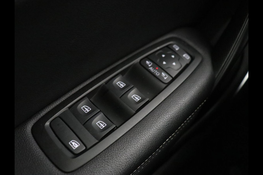 Renault Mégane 1.5 dCi Limited | Camera | Navigatie | Half leder | Climate control | Dodehoek detectie | Keyless | Cruise control | Parkeerhulp