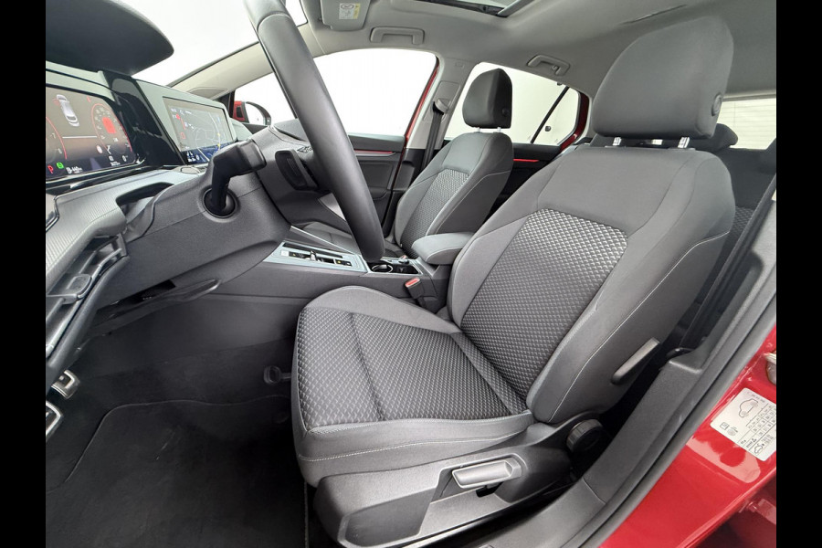 Volkswagen Golf 1.0 eTSI Life PANORAMADAK | ADD. CRUISE | VIRTUAL DASH | NAVIGATIE | RIJKLAARPRIJS incl. 12mnd BOVAG| STOELVERWARMING