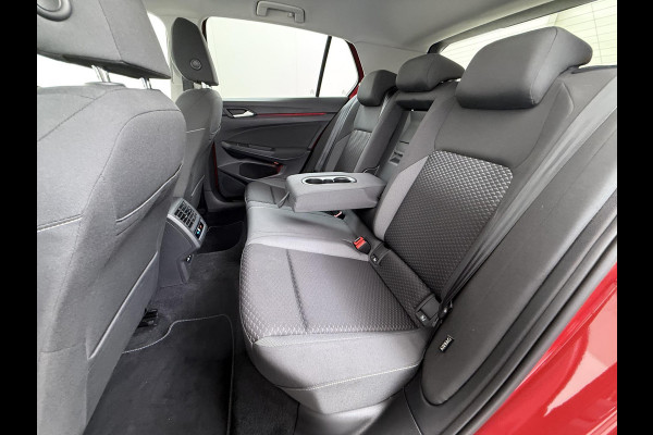 Volkswagen Golf 1.0 eTSI Life PANORAMADAK | ADD. CRUISE | VIRTUAL DASH | NAVIGATIE | RIJKLAARPRIJS incl. 12mnd BOVAG| STOELVERWARMING