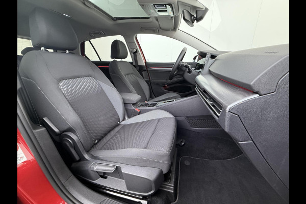 Volkswagen Golf 1.0 eTSI Life PANORAMADAK | ADD. CRUISE | VIRTUAL DASH | NAVIGATIE | RIJKLAARPRIJS incl. 12mnd BOVAG| STOELVERWARMING