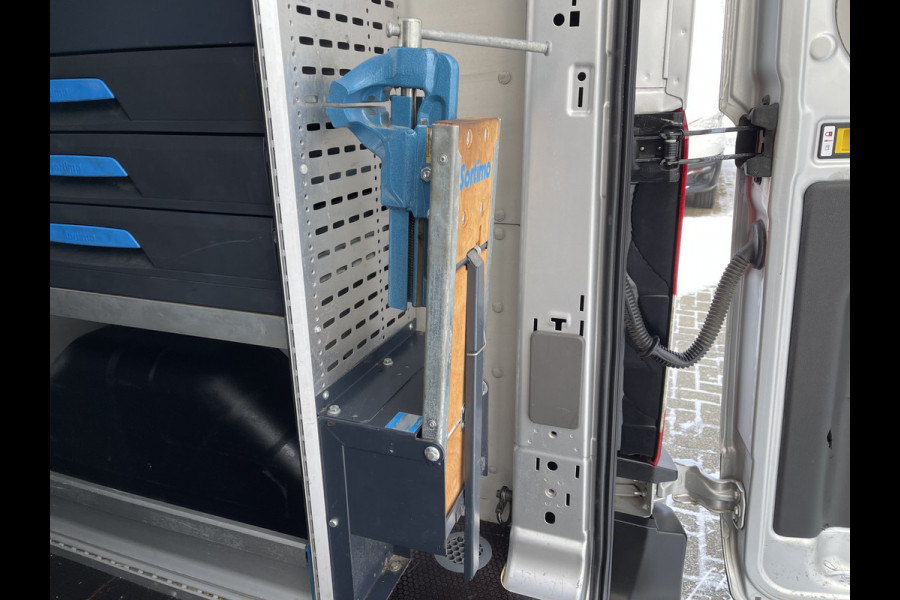 Ford Transit 310 2.0 TDCI 130pk L3H2 Trend / vaste prijs rijklaar € 18.950 ex btw / lease vanaf € 319 / Sortimo ingerichte laadruimte met omvormer / distributie riem vervangen!