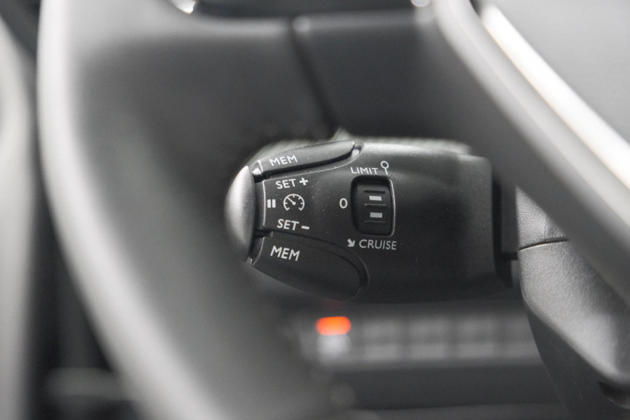 Peugeot 208 PureTech 100 Allure Pack | Camera | Apple Carplay | Stoelverwarming | Parkeersensoren