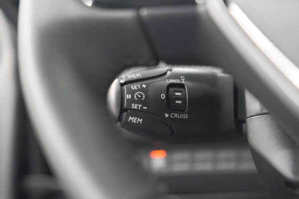 Peugeot 208 PureTech 100 Allure Pack | Camera | Apple Carplay | Stoelverwarming | Parkeersensoren