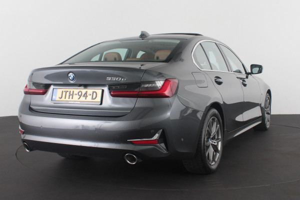BMW 3 Serie 330e High Executive 292pk/Cognac Leer/Memory/Schuifdak/Luxury Line/ kleur MINERALGRAU/Achteruitrijcamera