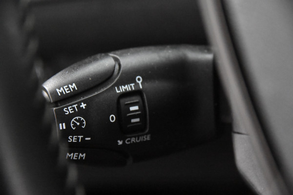 Peugeot 2008 1.2 PureTech Active *1ste Eigenaar*Navigatie*camera*Carplay*