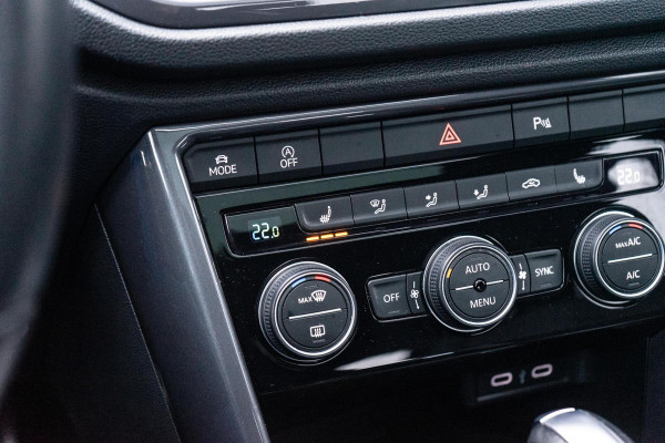 Volkswagen T-Roc 1.5 TSI R-Line Pano / Camera / ACC