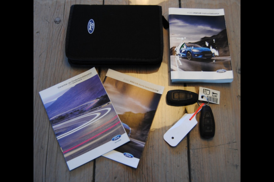 Ford FOCUS Wagon 1.0 EcoB. Tit. XBns || Apple Carplay || Trekhaak!