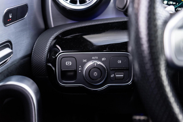 Mercedes-Benz A-Klasse 250 e AMG Line Pano / Burmester / Memory