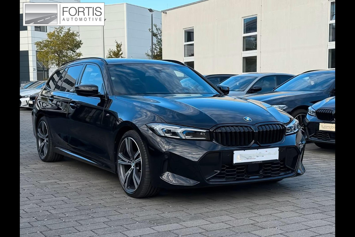 BMW 3 Serie Touring 320d xDrive M-SPORT ** LED, NAVI+, LEDER, PANORAMA, H&K, HuD, TREKH, 19-inch LMV ** 1e EIG - UNFALLFREI ** ** INFORMEER OOK NAAR ONZE AANTREKKELIJKE FINANCIAL-LEASE TARIEVEN **