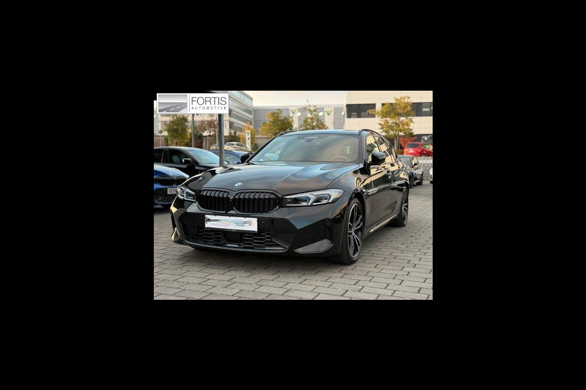 BMW 3 Serie Touring 320d xDrive M-SPORT ** LED, NAVI+, HALF-LEDER, PANO, H&K, HuD, TREKH, 19-inch LMV ** 1e EIG - UNFALLFREI ** ** INFORMEER OOK NAAR ONZE AANTREKKELIJKE FINANCIAL-LEASE TARIEVEN **