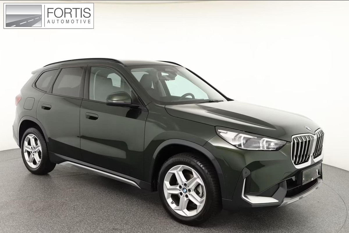 BMW X1 sDrive18iA xLine ** ADAPT. LED, LEDER, PANORAMA, TREKH, ADAPT. CRUISE, ACT. SPORTST ** 1e EIG - Ex BMW-AG - UNFALLFREI ** ** INFORMEER OOK NAAR ONZE AANTREKKELIJKE FINANCIAL-LEASE TARIEVEN **