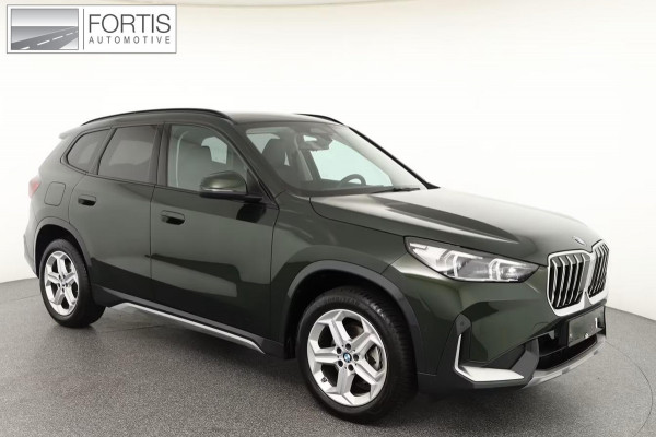 BMW X1 sDrive18iA xLine ** ADAPT. LED, LEDER, PANORAMA, TREKH, ADAPT. CRUISE, ACT. SPORTST ** 1e EIG - Ex BMW-AG - UNFALLFREI ** ** INFORMEER OOK NAAR ONZE AANTREKKELIJKE FINANCIAL-LEASE TARIEVEN **