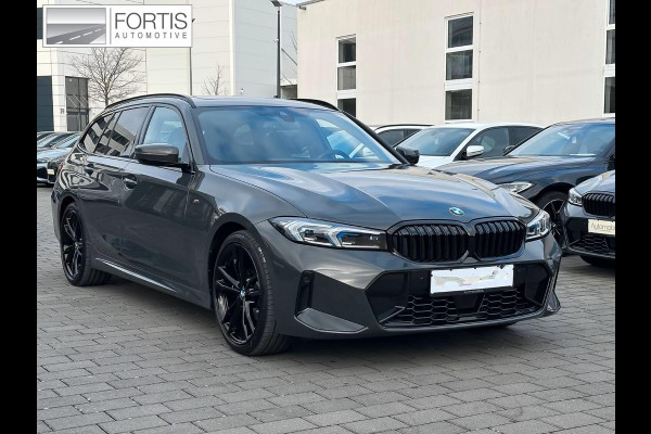 BMW 3 Serie Touring 320d xDrive M-SPORT ** LED, NAVI+, PANORAMA, HuD, TREKH, 19-inch LMV, DRAVIT GRAU ** 1e EIG - UNFALLFREI ** ** INFORMEER OOK NAAR ONZE AANTREKKELIJKE FINANCIAL-LEASE TARIEVEN **