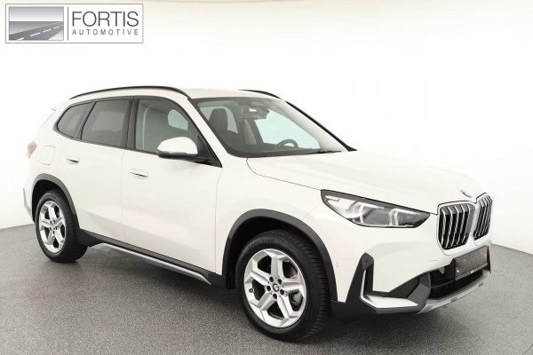 BMW X1 sDrive18iA xLine ** ADAPT. LED, LEDER, PANORAMA, TREKH, ADAPT. CRUISE, ACT. SPORTST ** 1e EIG - Ex BMW-AG - UNFALLFREI ** ** INFORMEER OOK NAAR ONZE AANTREKKELIJKE FINANCIAL-LEASE TARIEVEN **