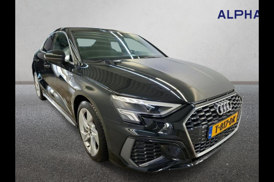 Audi A3 Limousine 30 TFSI S edition Navigatie Apple Carplay/Android Auto Parkeersensoren Adaptive Cruise Control Virtual Cockpit Climate Control Getinte ramen Lichtmetalen velgen