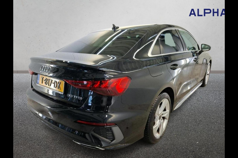 Audi A3 Limousine 30 TFSI S edition Navigatie Apple Carplay/Android Auto Parkeersensoren Adaptive Cruise Control Virtual Cockpit Climate Control Getinte ramen Lichtmetalen velgen