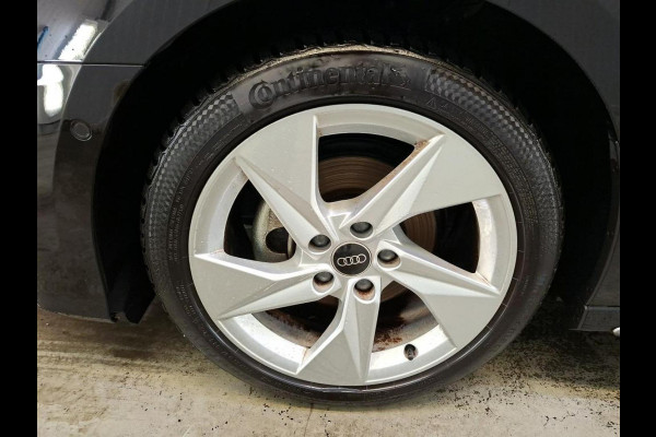 Audi A3 Limousine 30 TFSI S edition Navigatie Apple Carplay/Android Auto Parkeersensoren Adaptive Cruise Control Virtual Cockpit Climate Control Getinte ramen Lichtmetalen velgen