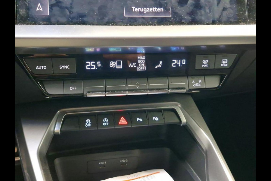 Audi A3 Limousine 30 TFSI S edition Navigatie Apple Carplay/Android Auto Parkeersensoren Adaptive Cruise Control Virtual Cockpit Climate Control Getinte ramen Lichtmetalen velgen