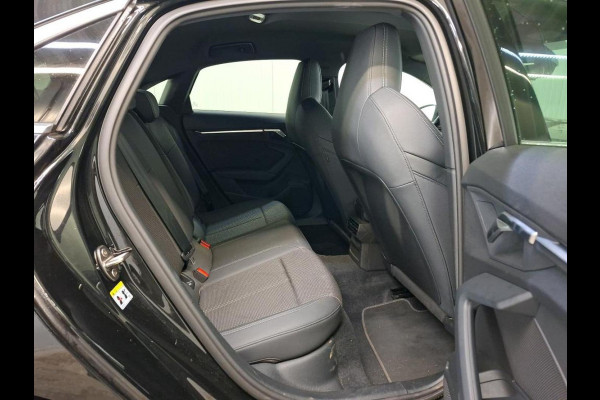 Audi A3 Limousine 30 TFSI S edition Navigatie Apple Carplay/Android Auto Parkeersensoren Adaptive Cruise Control Virtual Cockpit Climate Control Getinte ramen Lichtmetalen velgen