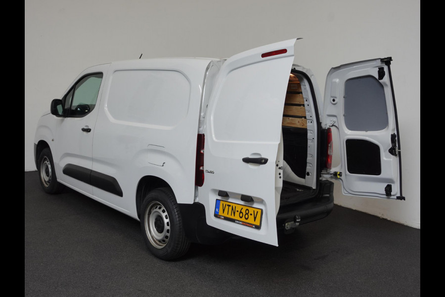 Opel Combo 102pk L1H1 Navi Apple Carplay/Android Auto Trekhaak Cruise Control Airco Parkeersensoren