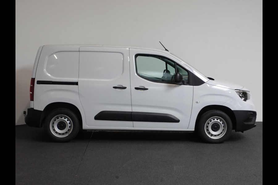 Opel Combo 102pk L1H1 Navi Apple Carplay/Android Auto Trekhaak Cruise Control Airco Parkeersensoren