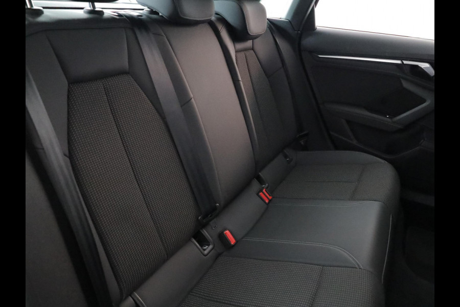 Audi A3 Sportback 30 TFSI S edition 110 pk S-tronic | Navigatie | Parkeersensoren achter | Apple Carplay/Android Auto | LED koplampen | S-Line |