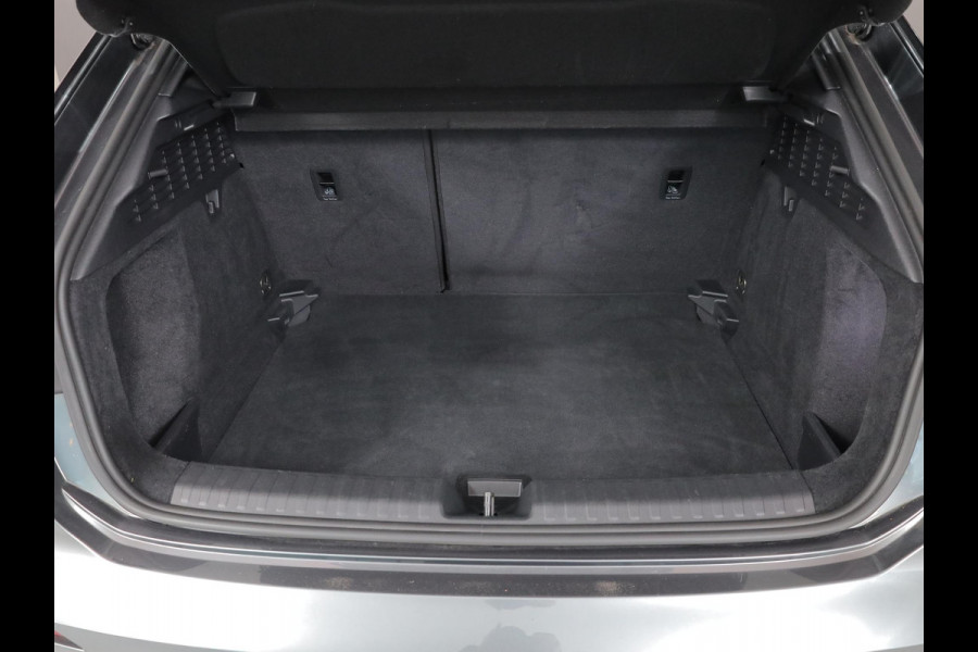 Audi A3 Sportback 30 TFSI S edition 110 pk S-tronic | Navigatie | Parkeersensoren achter | Apple Carplay/Android Auto | LED koplampen | S-Line |