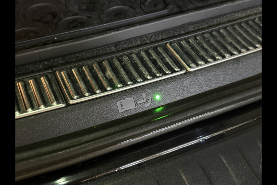 Škoda Superb Combi 2.0 TDI 190PK 4x4 Laurin & Klement Business | Panoramadak | Leder | Trekhaak | Canton | Adaptive cruise