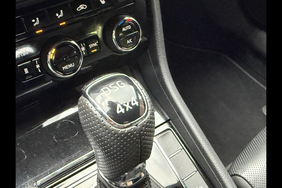 Škoda Superb Combi 2.0 TDI 190PK 4x4 Laurin & Klement Business | Panoramadak | Leder | Trekhaak | Canton | Adaptive cruise