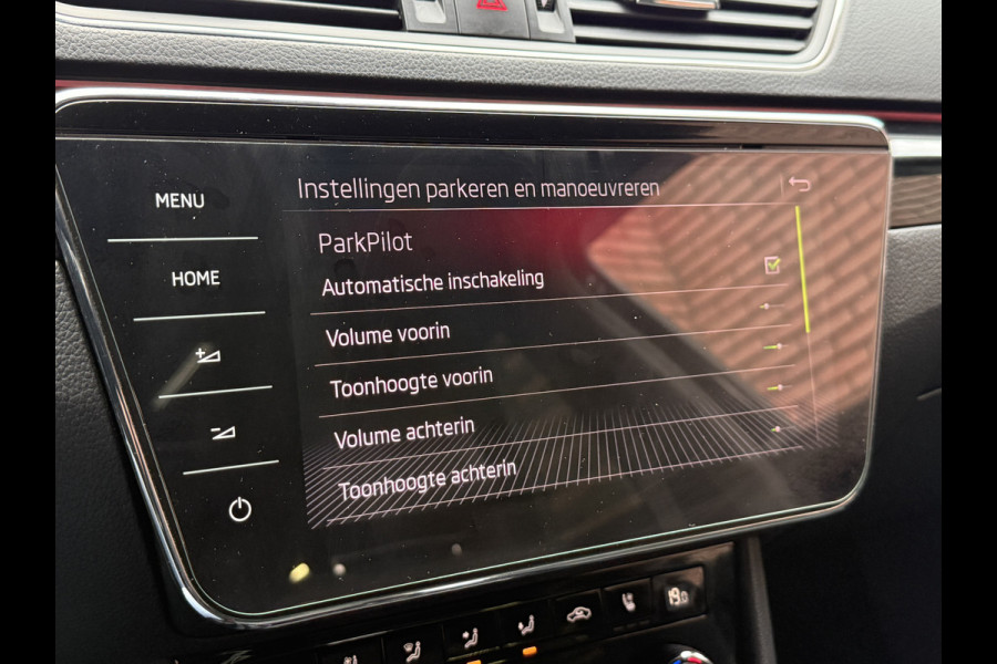 Škoda Superb Combi 2.0 TDI 190PK 4x4 Laurin & Klement Business | Panoramadak | Leder | Trekhaak | Canton | Adaptive cruise