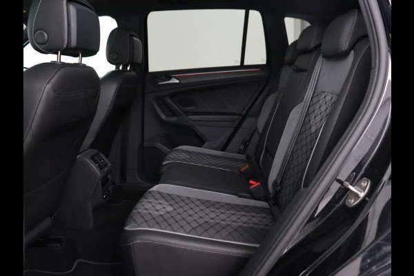 Volkswagen Tiguan 1.4 TSI eHybrid R Line | Panoramadak | Head-Up | Trekhaak | Stoelverwarming | Camera | Park Assist | Carplay | Matrix LED | Navigatie | Stuurverwarming | PHEV | Plug In