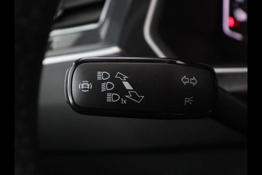 Volkswagen Tiguan 1.4 TSI eHybrid R Line | Panoramadak | Head-Up | Trekhaak | Stoelverwarming | Camera | Park Assist | Carplay | Matrix LED | Navigatie | Stuurverwarming | PHEV | Plug In