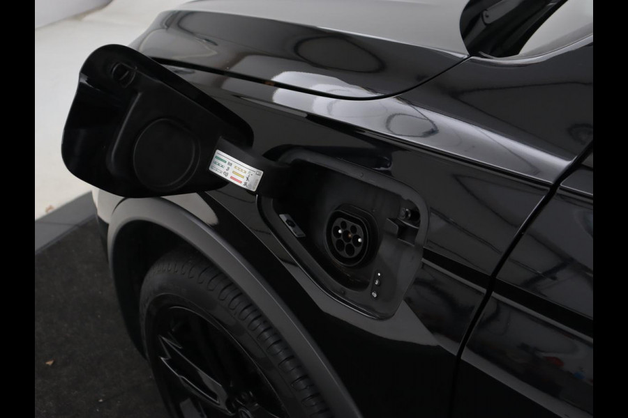 Volkswagen Tiguan 1.4 TSI eHybrid R Line | Panoramadak | Head-Up | Trekhaak | Stoelverwarming | Camera | Park Assist | Carplay | Matrix LED | Navigatie | Stuurverwarming | PHEV | Plug In