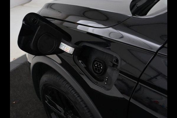 Volkswagen Tiguan 1.4 TSI eHybrid R Line | Panoramadak | Head-Up | Trekhaak | Stoelverwarming | Camera | Park Assist | Carplay | Matrix LED | Navigatie | Stuurverwarming | PHEV | Plug In