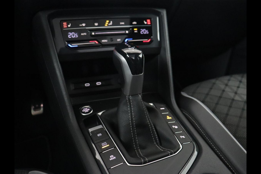 Volkswagen Tiguan 1.4 TSI eHybrid R Line | Panoramadak | Head-Up | Trekhaak | Stoelverwarming | Camera | Park Assist | Carplay | Matrix LED | Navigatie | Stuurverwarming | PHEV | Plug In