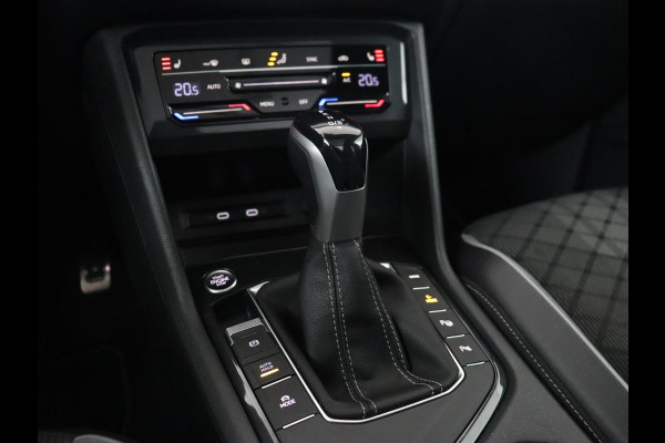 Volkswagen Tiguan 1.4 TSI eHybrid R Line | Panoramadak | Head-Up | Trekhaak | Stoelverwarming | Camera | Park Assist | Carplay | Matrix LED | Navigatie | Stuurverwarming | PHEV | Plug In