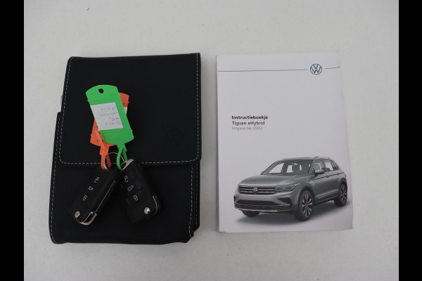 Volkswagen Tiguan 1.4 TSI eHybrid R Line | Panoramadak | Head-Up | Trekhaak | Stoelverwarming | Camera | Park Assist | Carplay | Matrix LED | Navigatie | Stuurverwarming | PHEV | Plug In