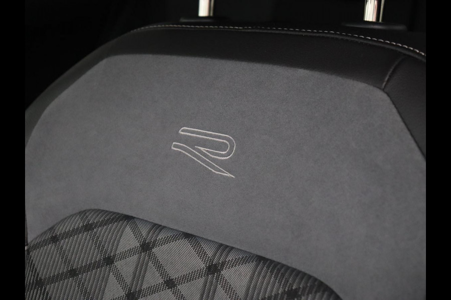 Volkswagen Tiguan 1.4 TSI eHybrid R Line | Panoramadak | Head-Up | Trekhaak | Stoelverwarming | Camera | Park Assist | Carplay | Matrix LED | Navigatie | Stuurverwarming | PHEV | Plug In