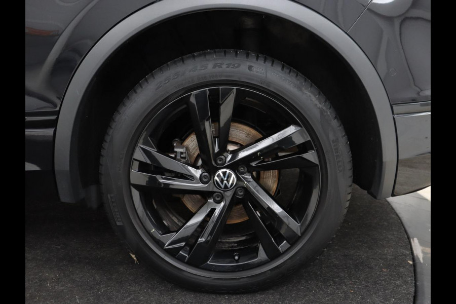 Volkswagen Tiguan 1.4 TSI eHybrid R Line | Panoramadak | Head-Up | Trekhaak | Stoelverwarming | Camera | Park Assist | Carplay | Matrix LED | Navigatie | Stuurverwarming | PHEV | Plug In