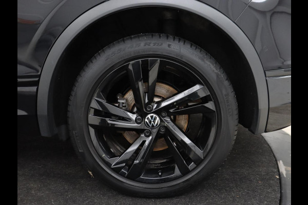 Volkswagen Tiguan 1.4 TSI eHybrid R Line | Panoramadak | Head-Up | Trekhaak | Stoelverwarming | Camera | Park Assist | Carplay | Matrix LED | Navigatie | Stuurverwarming | PHEV | Plug In