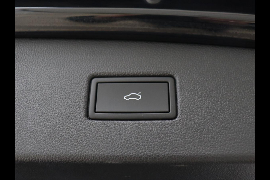 Volkswagen Tiguan 1.4 TSI eHybrid R Line | Panoramadak | Head-Up | Trekhaak | Stoelverwarming | Camera | Park Assist | Carplay | Matrix LED | Navigatie | Stuurverwarming | PHEV | Plug In